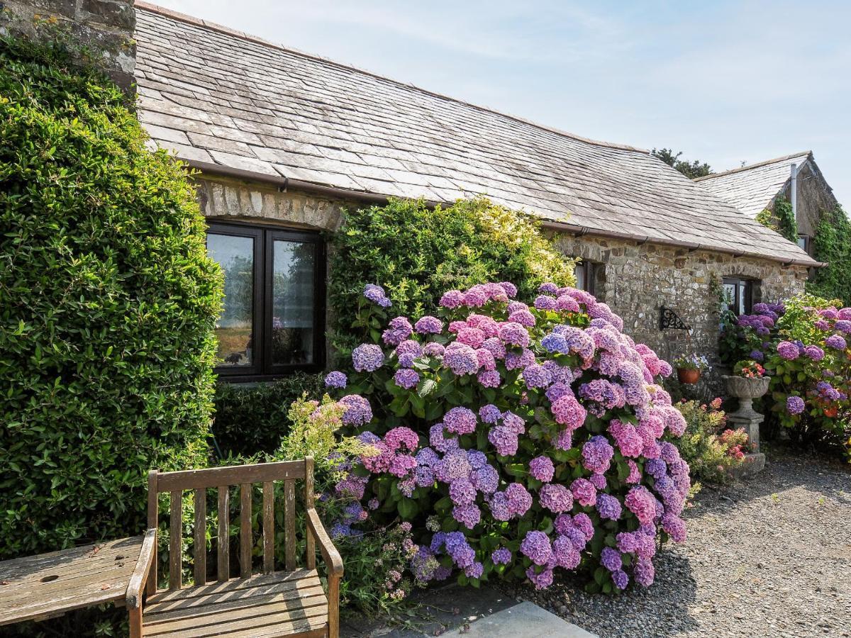 Coach House Cottage Bude Bagian luar foto